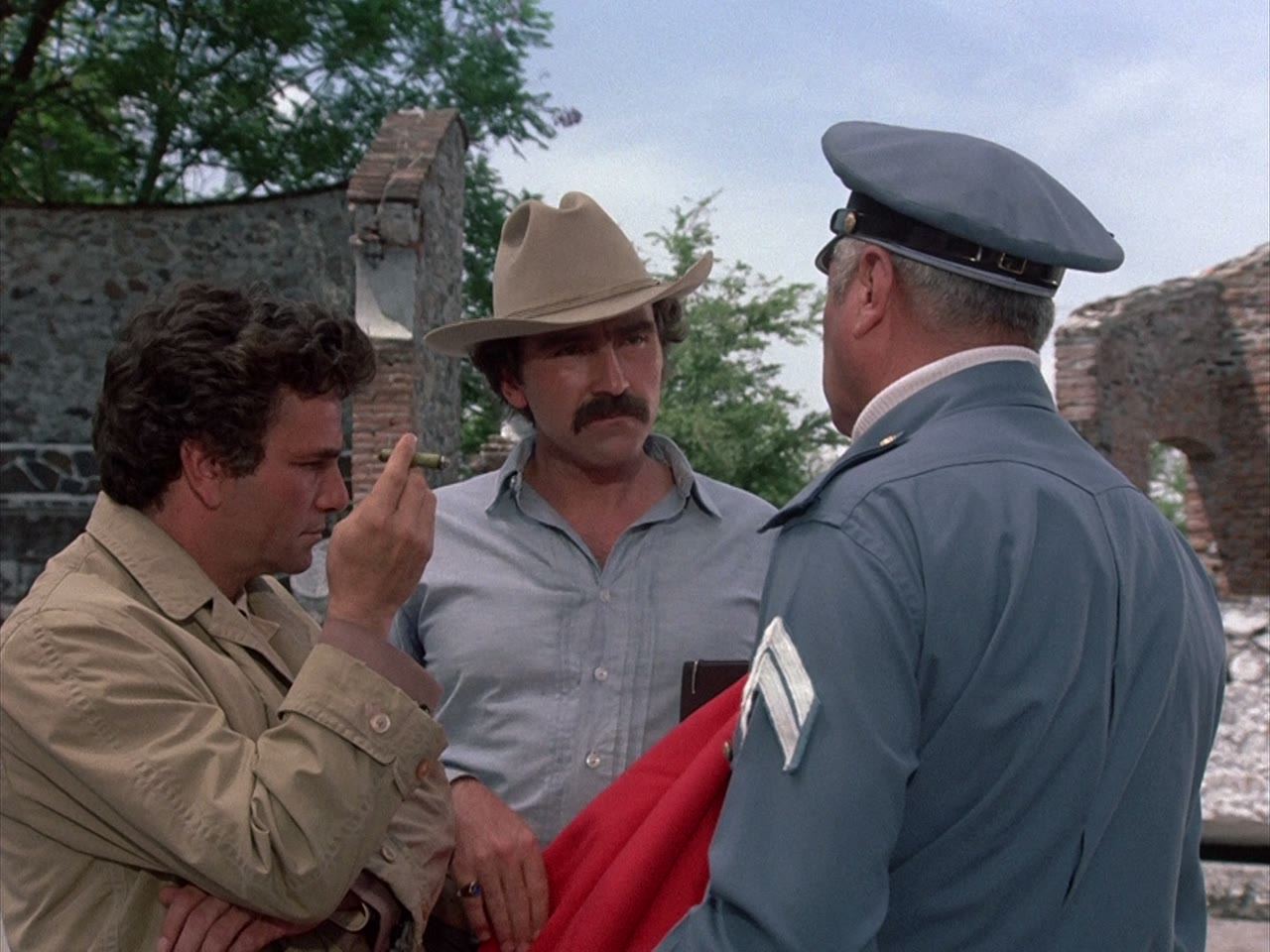 The red cape in the lieutenant's hands: the key evidence in this one
