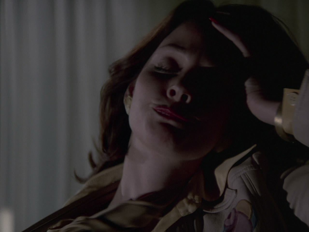 A hypnosis session: Nadia can be made to believe anything
