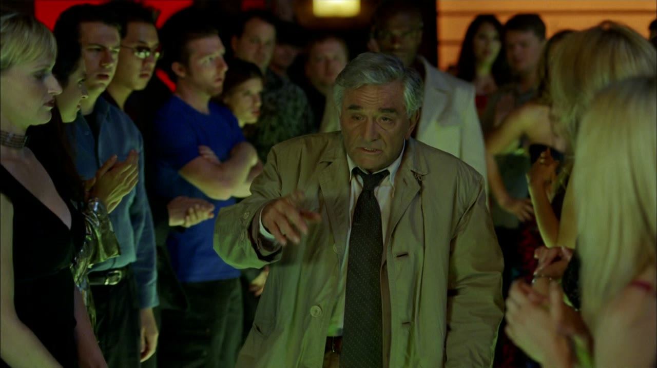 The last episode: the lieutenant in a nightclub, among twenty-year-olds
