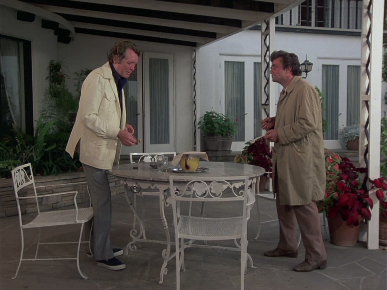 Two polite men who do not believe a word from each other
