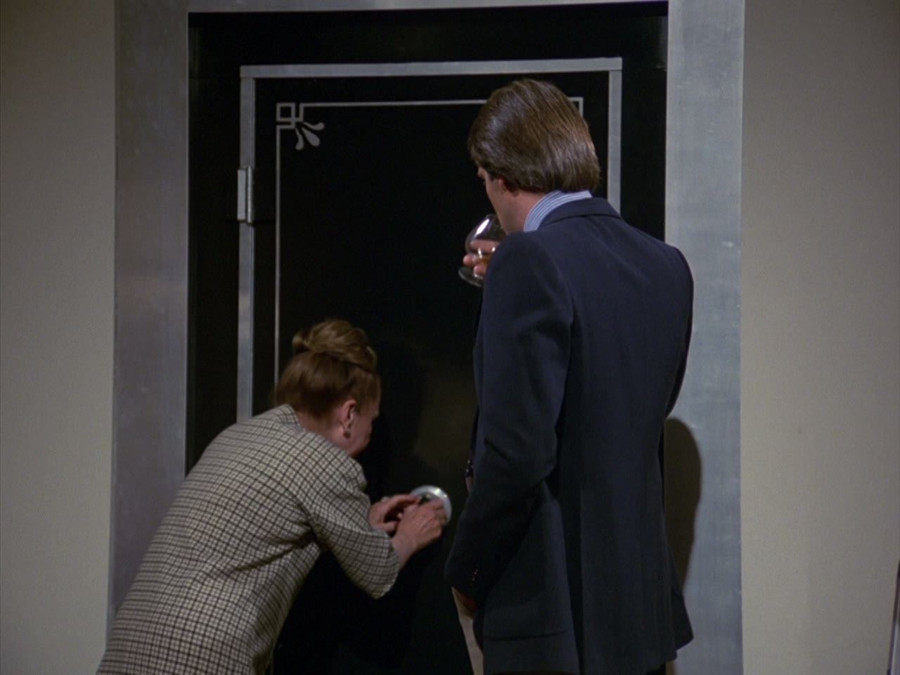 The vault door closes, and that is the entire murder