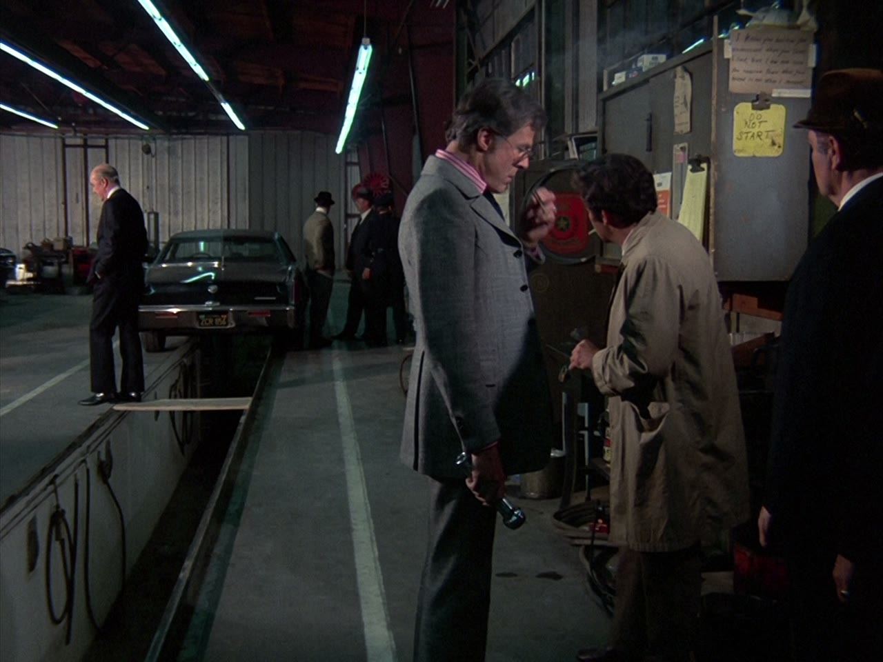 In the parking garage the lieutenant sets his trap