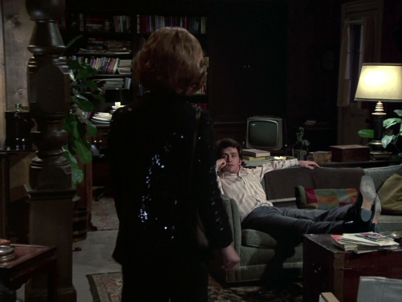 Viveca Scott over the body of the chemist Karl Lessing
